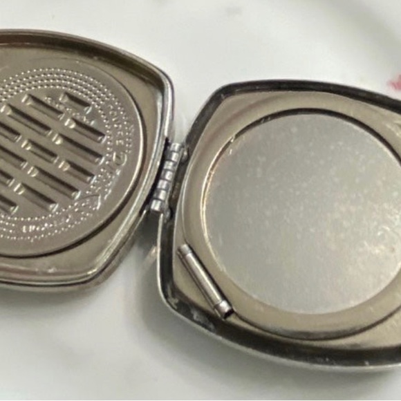 Antique Djer Kiss Kissing Fairies Compact (Final Price) - Picture 6 of 8